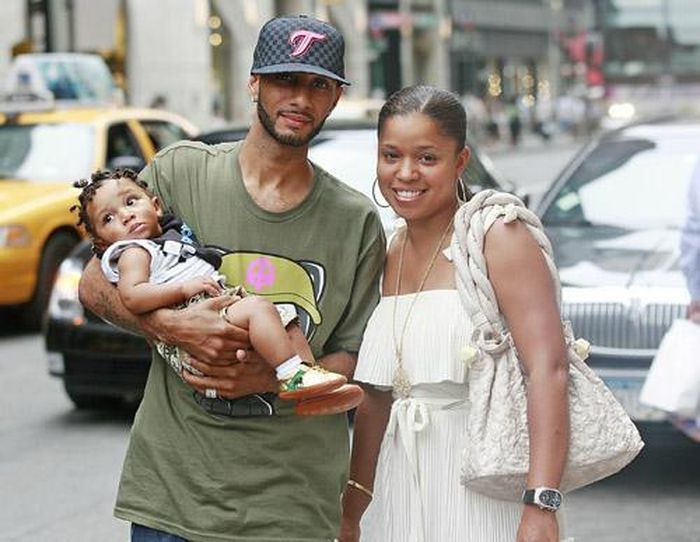 Swizz Beatz từng bày tỏ rằng đối với anh, Alicia Keys là một "siêu anh hùng ngoài đời thực".