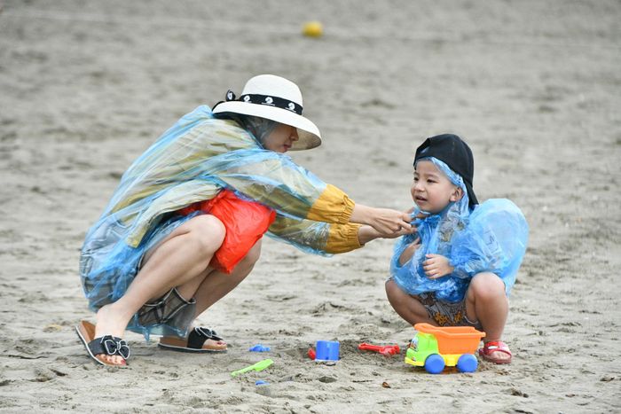 Trong đợt lạnh đột ngột này, các tỉnh phía bắc có nhiệt độ thấp nhất xuống ngưỡng 18-21 độ C, giảm 5-8 độ C so với trước đó.