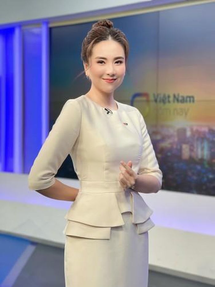 Thậm chí, một số còn gọi họ là ba chị em hay cho rằng nữ MC đã bị hai mẹ làm cho "lu mờ".