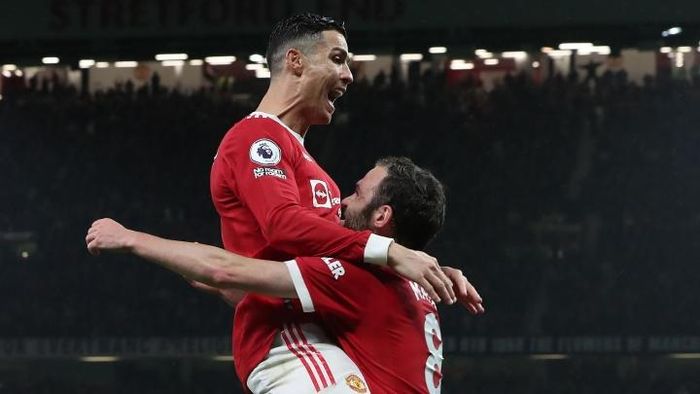 Juan Mata khiến lối chơi của Manchester United mượt mà hơn hẳn dù đây là lần đầu tiên anh được đá chính tại Premier League mùa này (Ảnh: Eurosport)