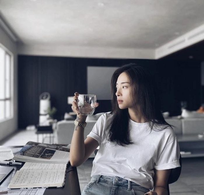 Căn hộ có view trọn thành phố và sông Sài Gòn cực kì thoáng mát. Ảnh: FBNV