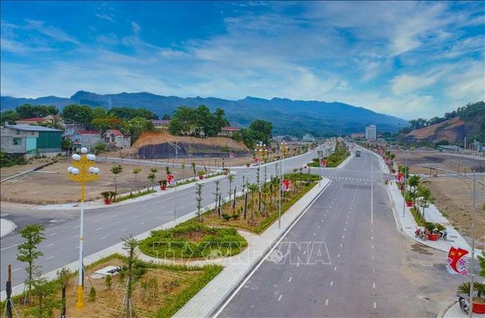 Đường 7/5 mới được hoàn thành là tiền đề để xây dựng đô thị khang trang ở Điện Biên.