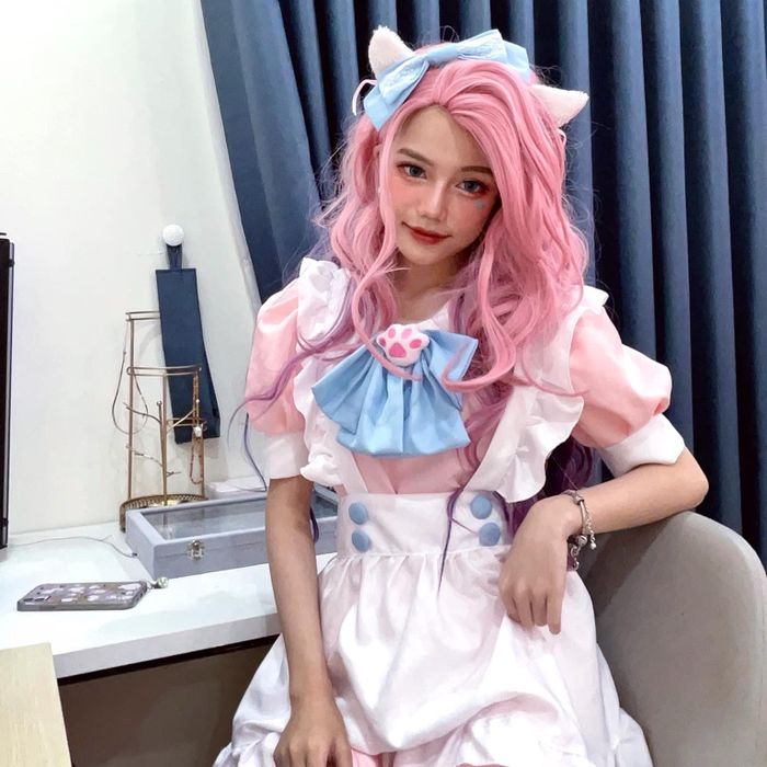 Sở hữu nét mặt rất giống với Linh Ngọc Đàm, nhiều người còn lầm tưởng họ là cặp chị em song sinh. Ảnh: FBNV