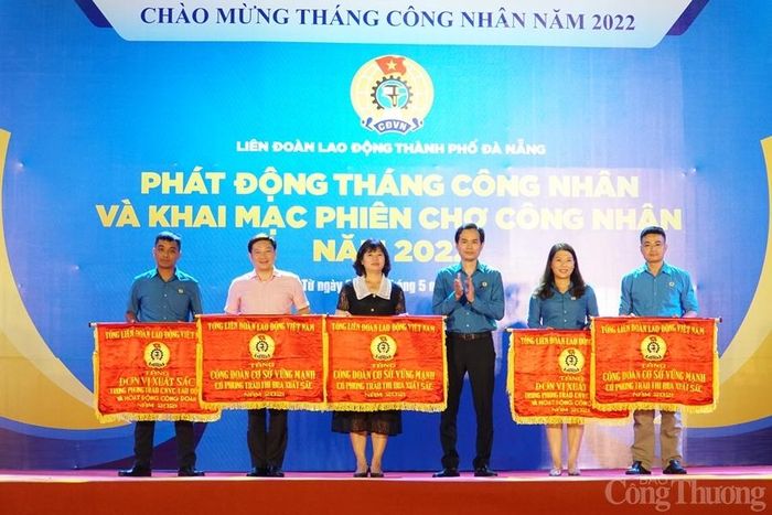 Tại lễ phát động Tháng Công nhân 2022, Liên đoàn lao động TP. Đà Nẵng đã trao tặng Cờ thi đua của Tổng Liên đoàn Lao động Việt Nam cho 05 đơn vị có thành tích xuất sắc trong trong phong trào thi đua lao động giỏi và xây dựng tổ chức Công đoàn vững mạnh năm 2021
