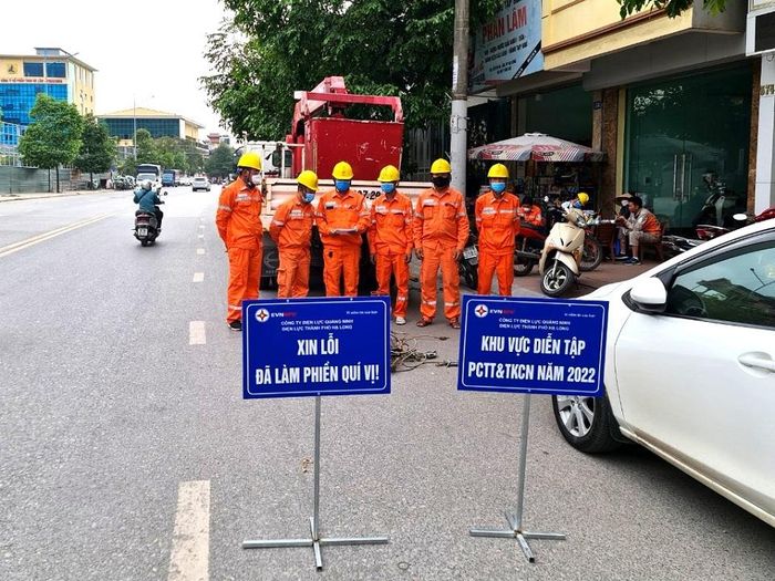 Điện lực TP Hạ Long diễn tập giải quyết sự cố phục vụ cấp điện SEA Games 31