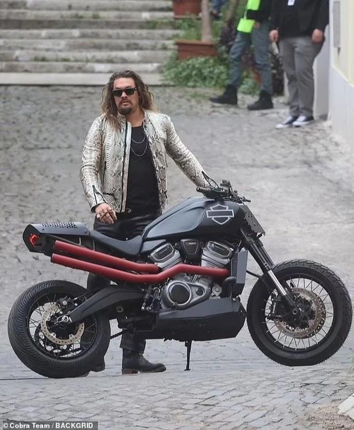 Tạo hình cá tính của Jason Momoa trong Fast and Furious 10. Ảnh: Backgrid. 