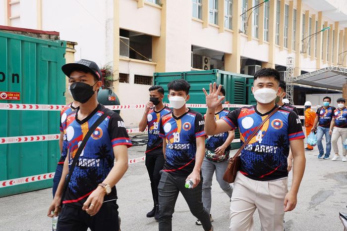 Các CĐV Lào -Ảnh: Hiệp Hoàng