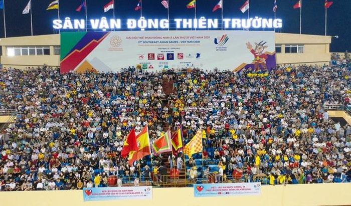 Người hâm mộ Thành Nam đã biến sân Thiên Trường trở thành “thiên đường bóng đá” qua đó truyền tải thông điệp đầy ý nghĩa về sự thân thiện, hiếu khách của người Việt Nam.