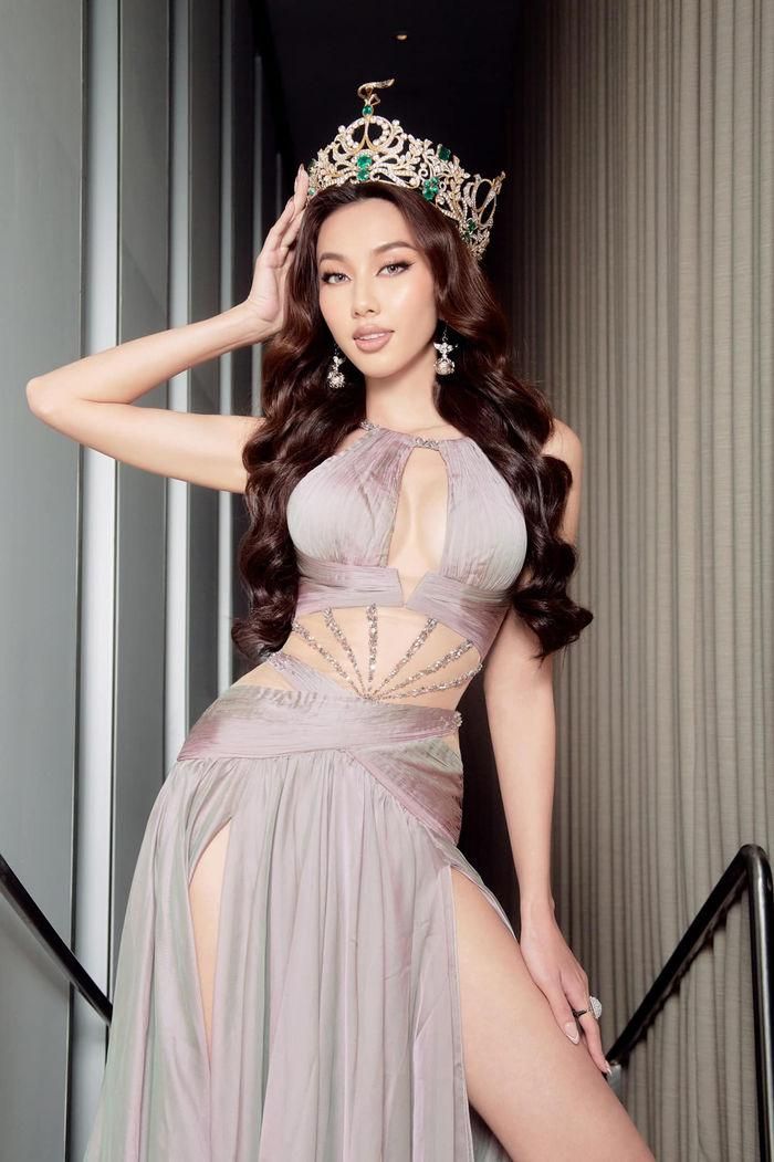 Chưa kể, trong một tháng đầu tiên sau đăng quang, Hoa hậu Thùy Tiên nhận được vô số hợp đồng quảng cáo. Vì vậy, việc người đẹp này kiếm được 50 tỷ đồng/ tháng là điều bình thường. Ảnh: FB Nguyễn Thúc Thùy Tiên
