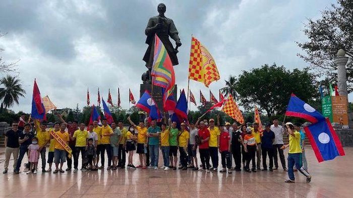 Cổ động viên Nam Định "tiếp lửa" SEA Games 31.