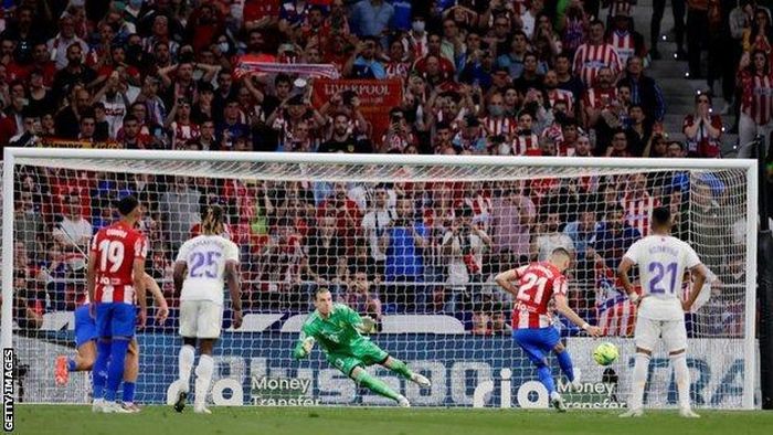 Carrasco lập công giúp Atletico đánh bại Real