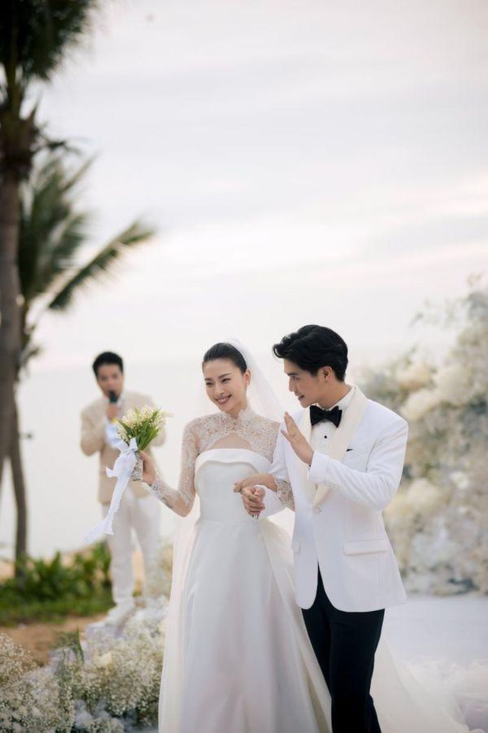 Khoảnh khắc hạnh phúc của 2 người được chia sẻ nhiều trên mạng xã hội.