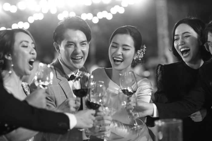 Vợ chồng Đông Nhi - Ông Cao Thắng chi trả toàn bộ chi phí đi lại cho khách mời trong đám cưới (Ảnh: Facebook nhân vật).