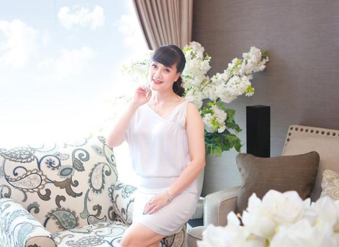"Bà Táo" chịu khó ăn nhiều hoa quả để da đẹp.