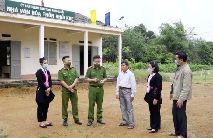 Lực lượng Công an Thị trấn nông trường Phong Hải luôn gần dân, bám sát địa bàn.