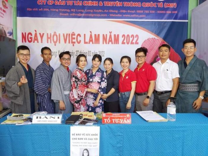 Chuyên viên tư vấn tận tình, giải đáp chi tiết mọi vấn đề liên quan đến xuất khẩu lao động sang Nhật.