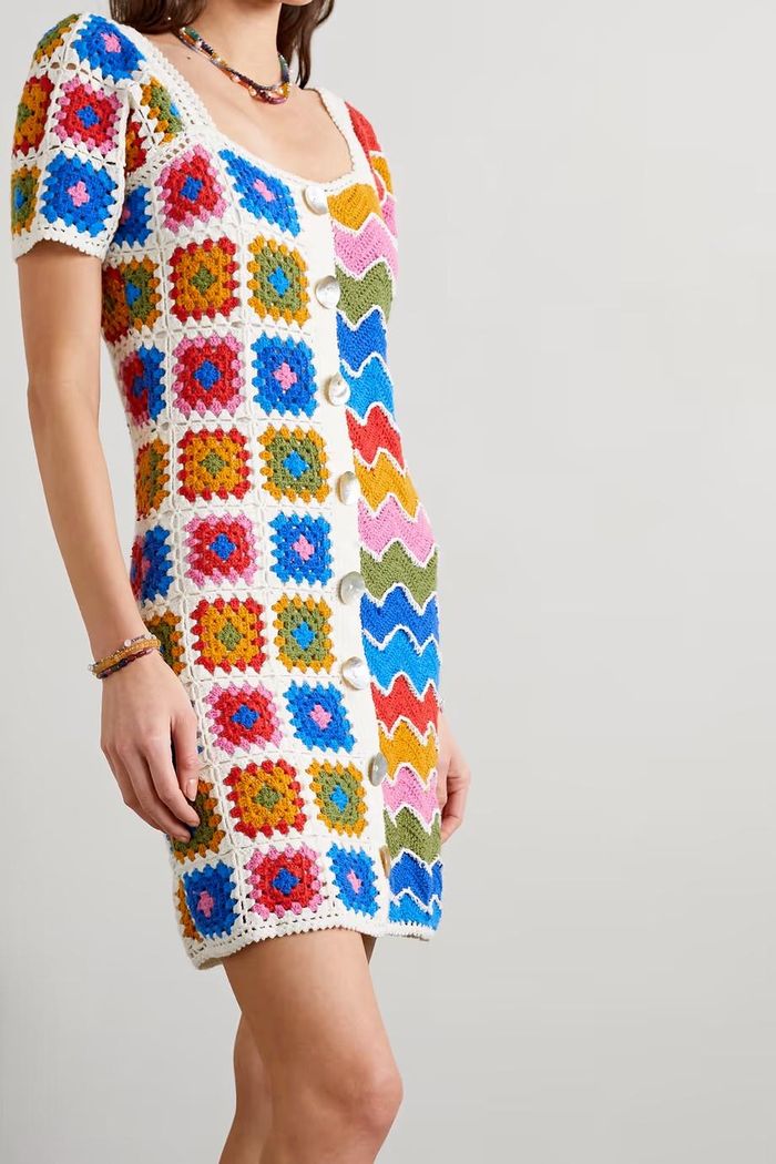 Váy đan móc ngày nay có nhiều kiểu dáng, thích hợp cho nhiều phong cách. Ảnh: net-a-porter, mytheresa. 