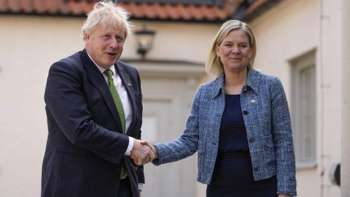  Thủ tướng Anh Boris Johnson và Thủ tướng Thụy Điển Magdalena Andersson. Ảnh: Reuters. 