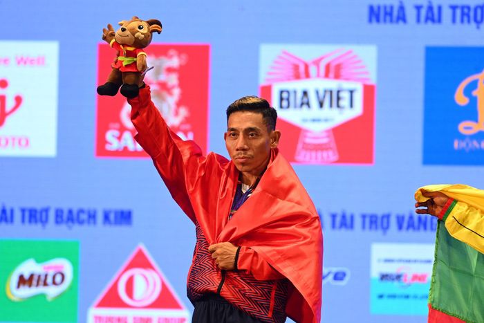  Phạm Văn Mách dễ dàng vượt qua hai đối thủ đến từ Malaysia và Myanmar để giành huy chương vàng thể hình ở hạng cân sở trường 55 kg. 
