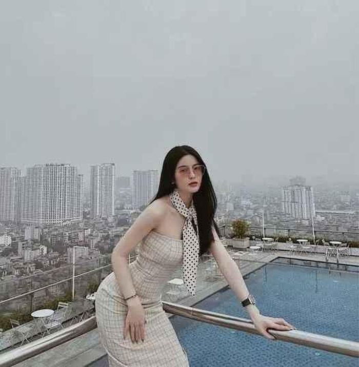 Trước đó, trong đám cưới của Hà Đức Chinh, Quang Hải và bạn gái tin đồn Chu Thanh Huyền cũng đến dự.