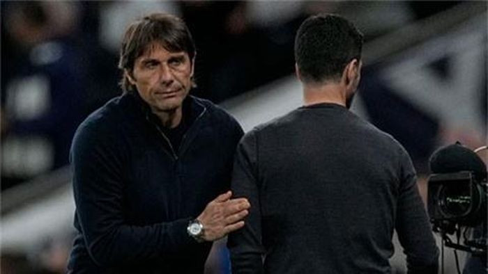 HLV Conte và Arteta (phải)