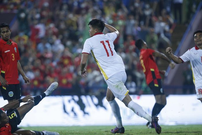 Văn Tùng ghi bàn mở tỉ số cho U23 Việt Nam.