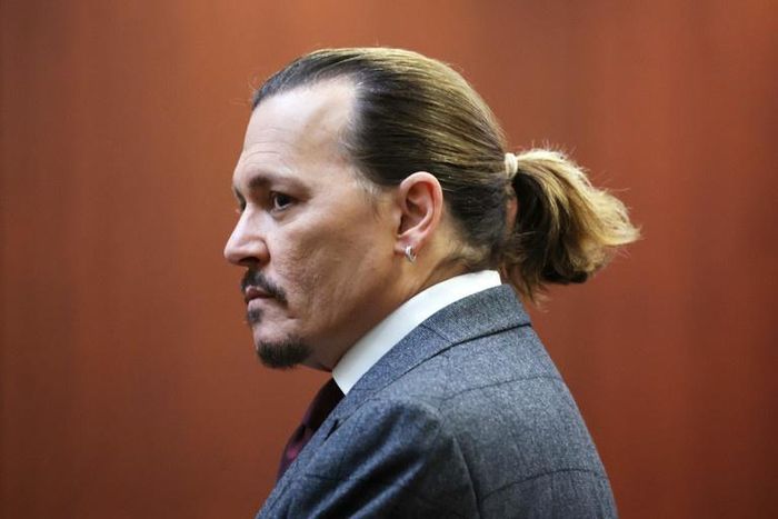 Phản ứng của Johnny Depp trong một lần nghe Heard cho lời khai trước tòa. Ảnh: Getty. 