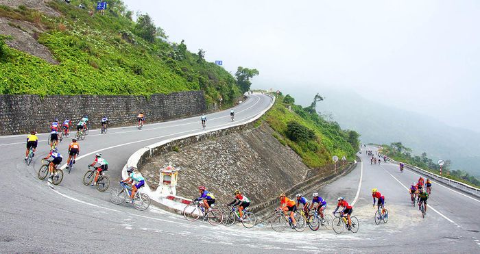 Vượt đệ nhất hùng quan - đèo Hải Vân không khó với sức trẻ