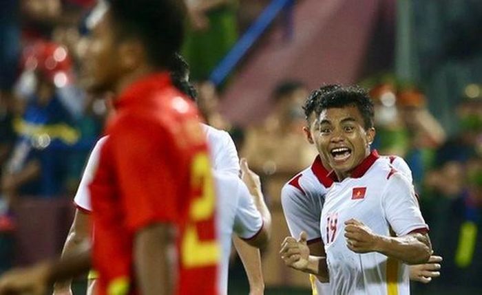 Tiền đạo Hồ Thanh Minh ăn mừng bàn thắng nâng tỷ số lên 2-0. Ảnh: VFF