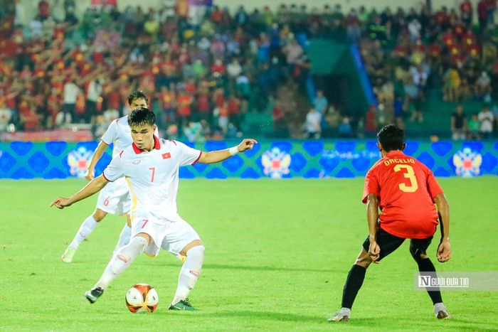 Thế trận trên sân tuy thuộc quyền kiểm soát của U23 Việt Nam nhưng số cơ hội thực sự nguy hiểm từ đầu trận chỉ là 2 và cũng chưa có bàn thắng nào được ghi.