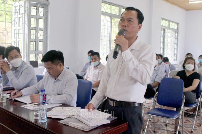 Cử tri xã Thân Thuộc phát biểu ý kiến tại Hội nghị.