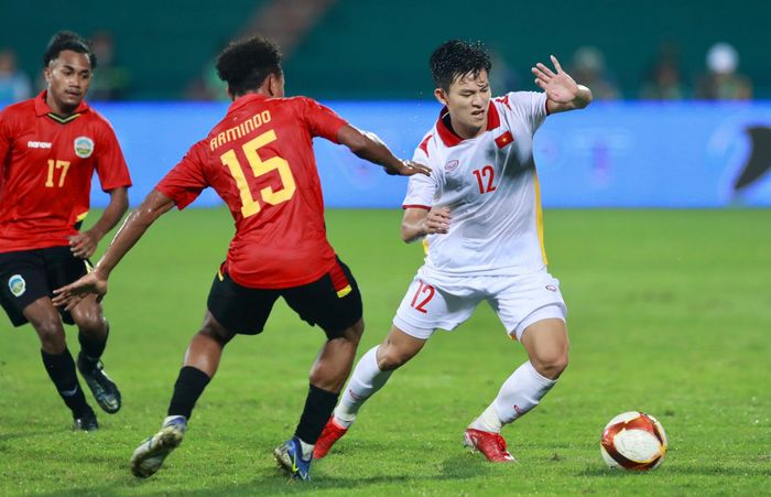  U23 Việt Nam chơi bế tắc trong hiệp một. Ảnh: Y Kiện. 