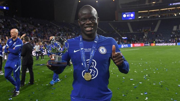 Ten Hag muốn mang Kante về Old Trafford.