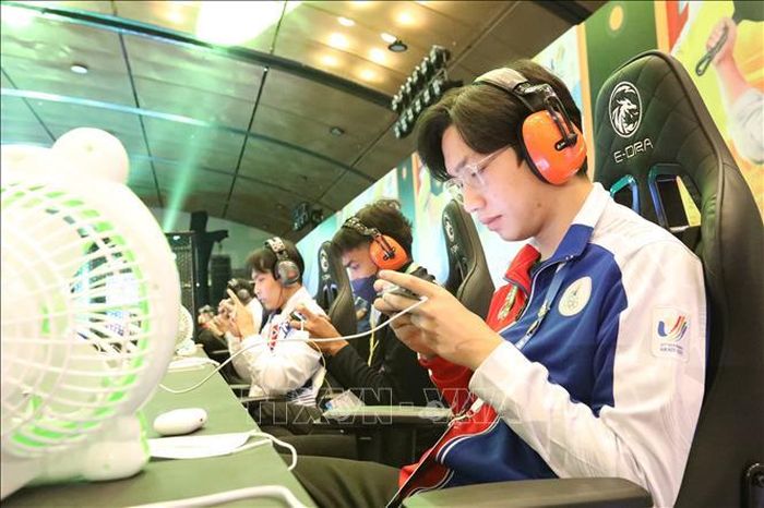 VĐV thi đấu chung kết nội dung PUBG Mobile cá nhân. Ảnh: Minh Đông/TTXVN