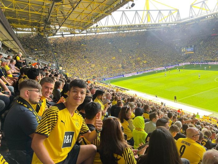Lê Đại Cán trên sân Signal Iduna Park