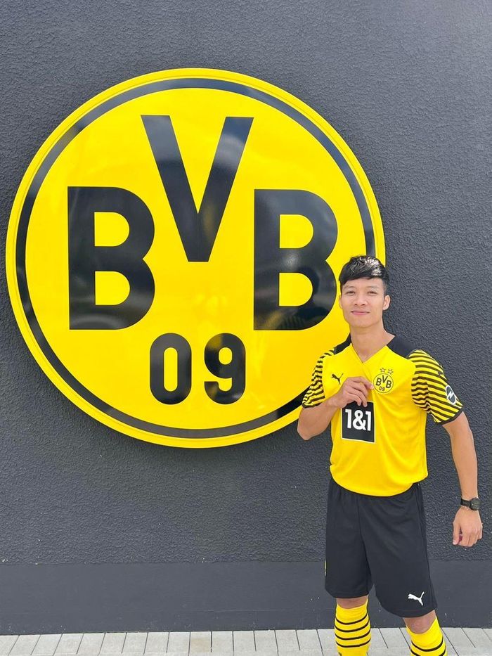 Lê Đại Cán trong màu áo của CLB Dortmund