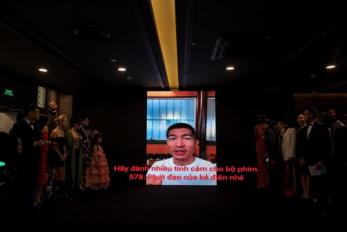 Nam chính Alexandre Nguyễn quay video, gửi lời chào khán giả