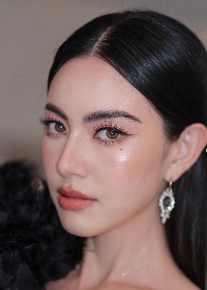 Khoảnh khắc xinh đẹp tại sự kiện của người đẹp sinh năm 1992 thu hút mọi ánh nhìn.