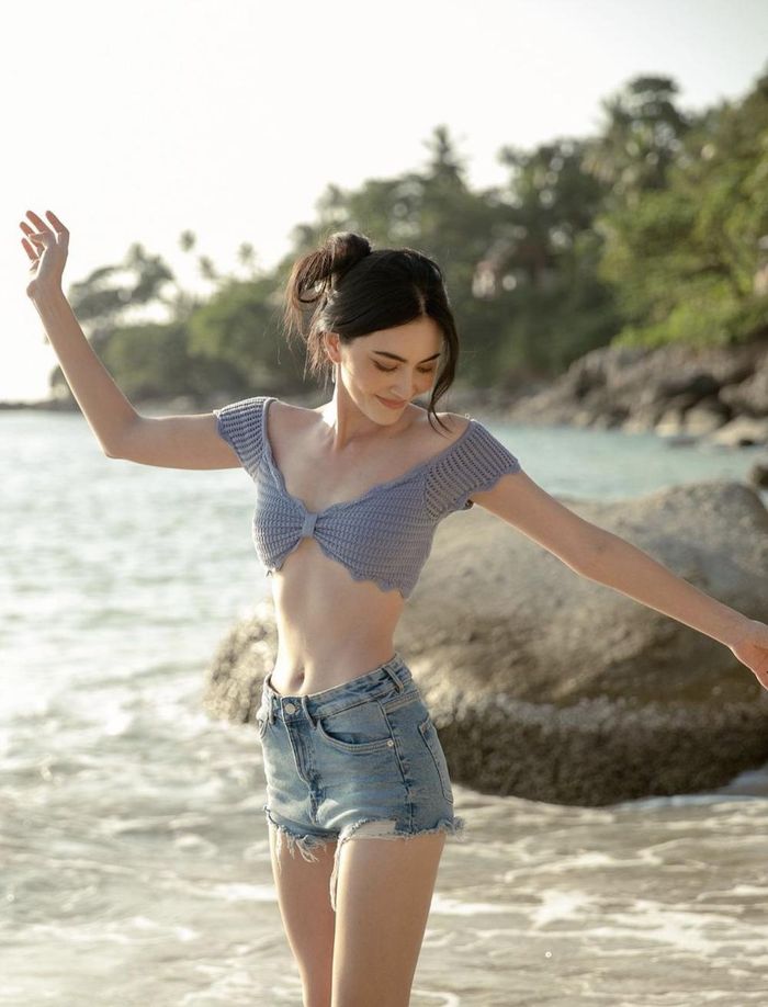 Người đẹp Thái Lan mang trong mình 2 dòng máu Thái - Bỉ, có vẻ đẹp lai Tây vô cùng sắc sảo, cuốn hút.