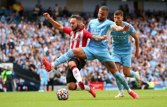 Vắng Walker, hàng thủ Man City bị ảnh hưởng rất lớn.