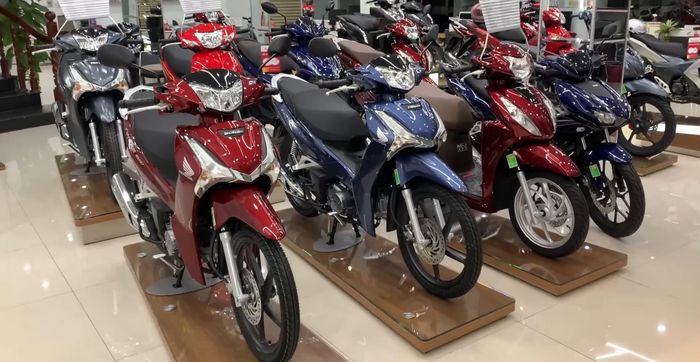 Thị trường xe máy cũng chứng kiến sự sụt giảm trong doanh số của các thương hiệu lớn dù sức mua vẫn cao.