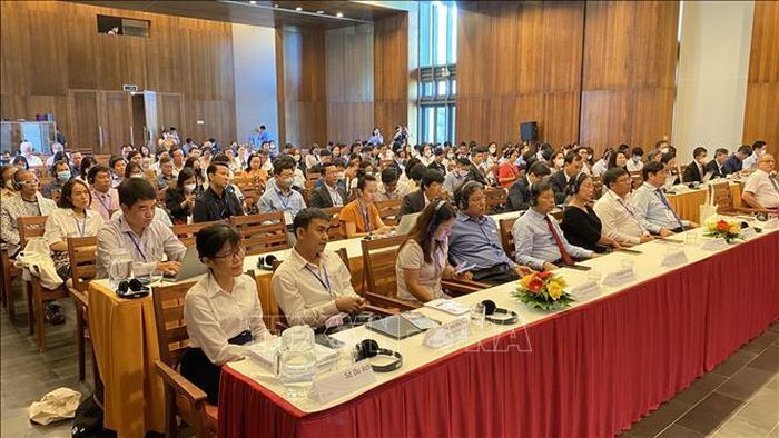 Hơn 200 đại biểu tham dự hội thảo.