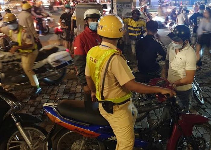 Đến 0h cùng ngày, hầu hết các nhóm "quái xế" hò hét, nẹt pô, quậy phá trên đường được giải tán. Trong đêm 19 và rạng sáng 20/5, các tổ công tác tiếp tục thực hiện nhiệm vụ phòng chống đua xe trái phép.