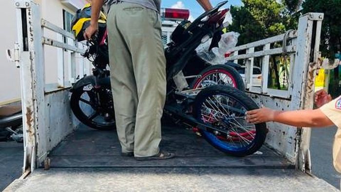 Đưa các phương tiện về tạm giữ