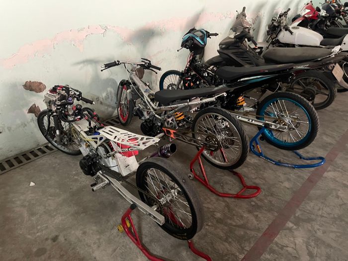 Dàn xe "độ" tại kho tạm giữ CAQ.Gò Vấp. Đây là những phương tiện thường được sử dụng để đua