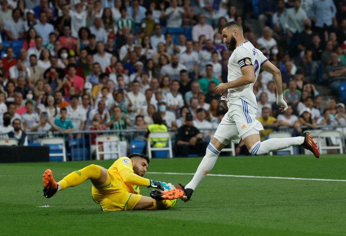 Với tâm lý thoải mái, Real và Betis cống hiến cho người hâm mộ trận đấu cởi mở với 28 cú sút, 17 thuộc về chủ nhà. Tuy nhiên, không có bàn thắng nào được ghi.