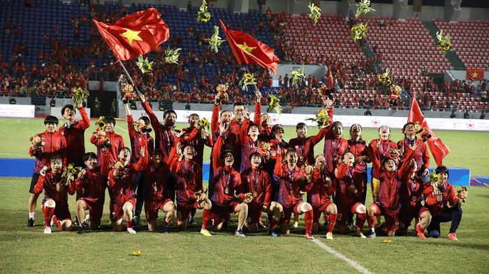Đội tuyển nữ Việt Nam xứng đáng là động lực để các cầu thủ U23 Việt Nam chơi trận để đời trước U23 Thái Lan. Ảnh: Hoàng Linh