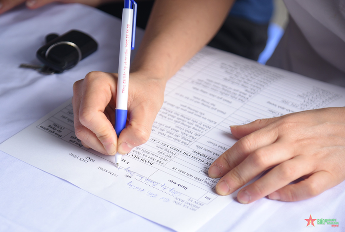 Đăng ký tư vấn và xét nghiệm sức khỏe miễn phí cho công nhân.