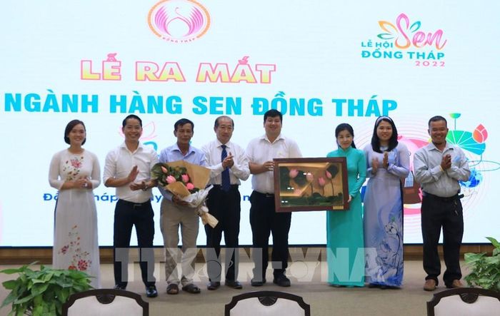 Ra mắt Ban Chấp hành Hội ngành hàng sen Đồng Tháp, nhiệm kỳ 2022 - 2027. Ảnh: Nhựt An - TTXVN