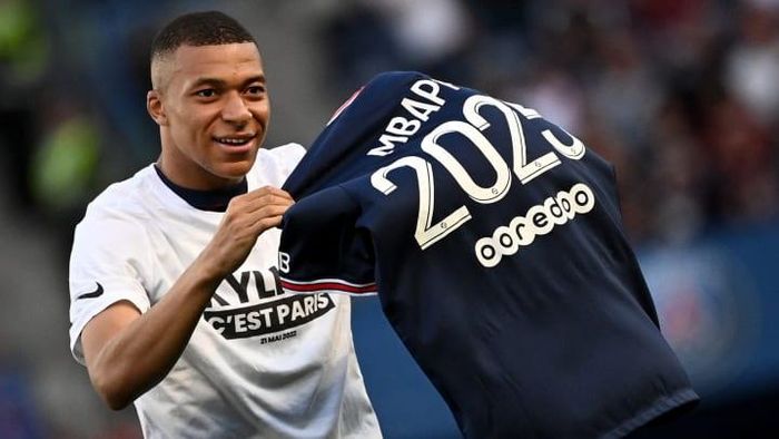 Mbappe đã gọi điện trực tiếp tới Chủ tịch Real Madrid, Florentino Perez, để thông báo rằng mình sẽ không tới Tây Ban Nha. Quyết định của Mbappe khiến Real Madrid ngỡ ngàng và họ sẽ phải tìm kiếm cái tên khác thay thế trong mùa hè này.